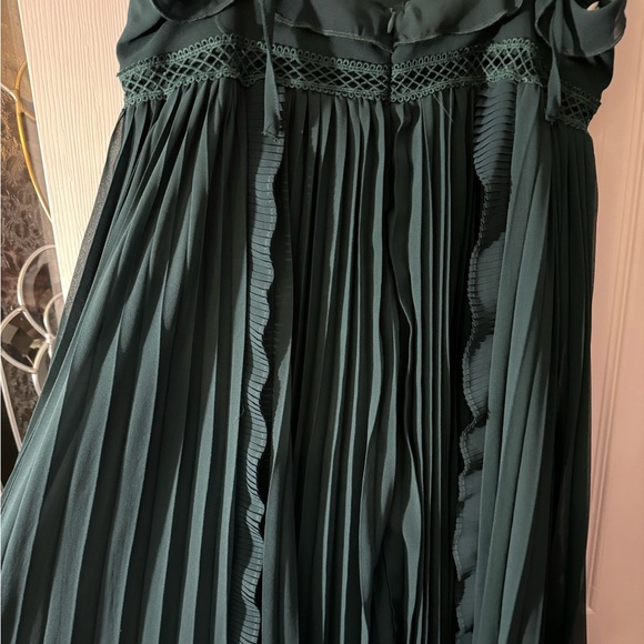 Lulus: Emerald Green Tie-Strap Pleated Midi Dress - Picture 7 of 10